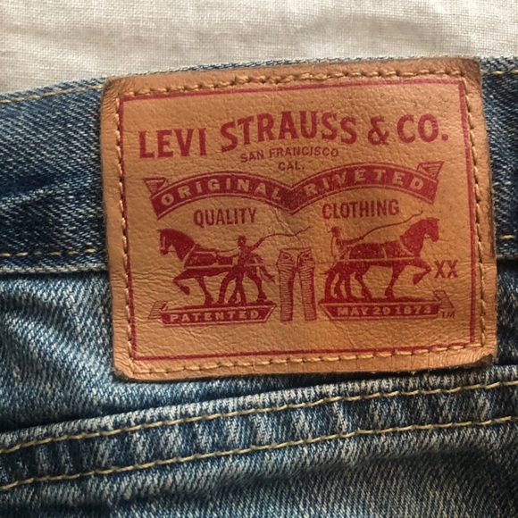 Levi’s Ripped Jeans - Picture 3 of 7
